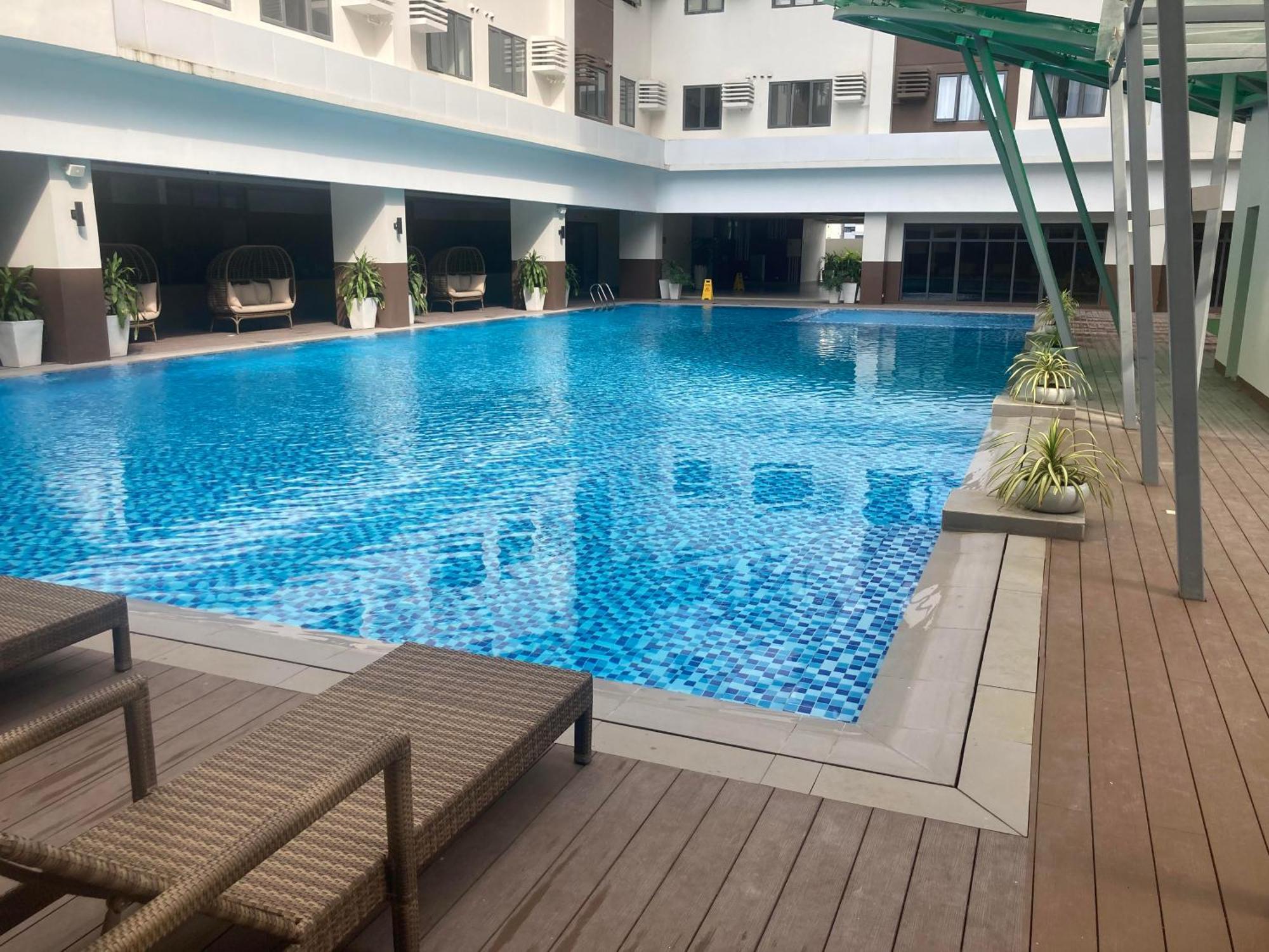 Be Residences Luxury Apartments, Ac, Pool, Gym Apartment