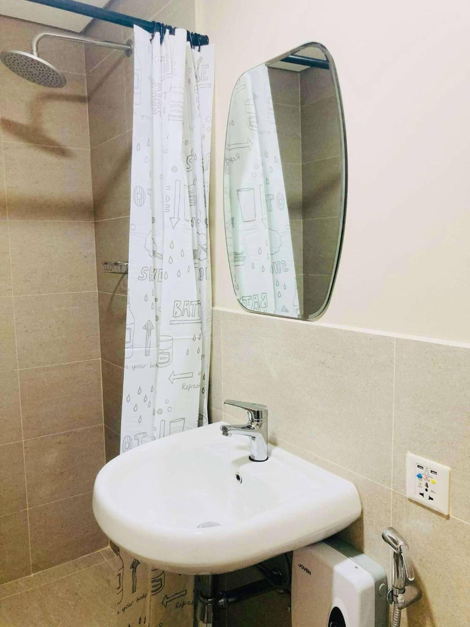 Be Residences Luxury Apartments, Ac, Pool, Gym Apartment